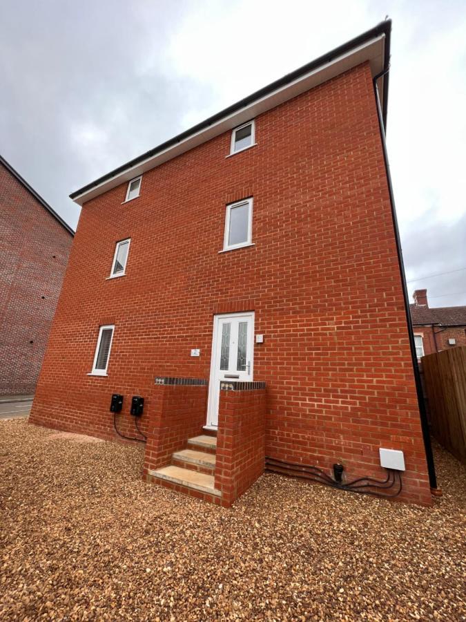 Superb Modern Flat In Northampton, Parking &Ev 아파트 외부 사진