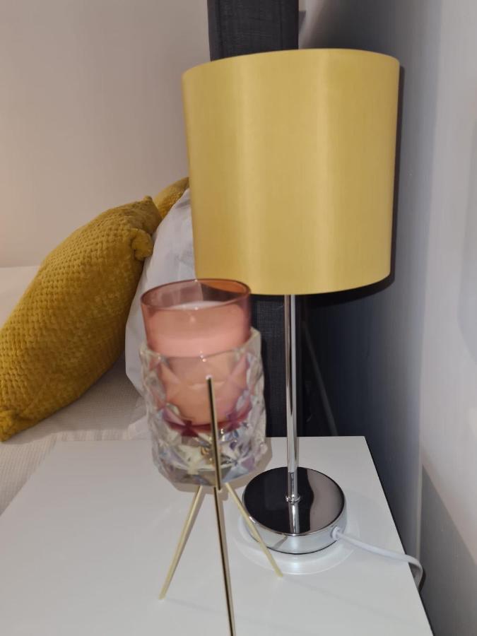 Superb Modern Flat In Northampton, Parking &Ev 아파트 외부 사진